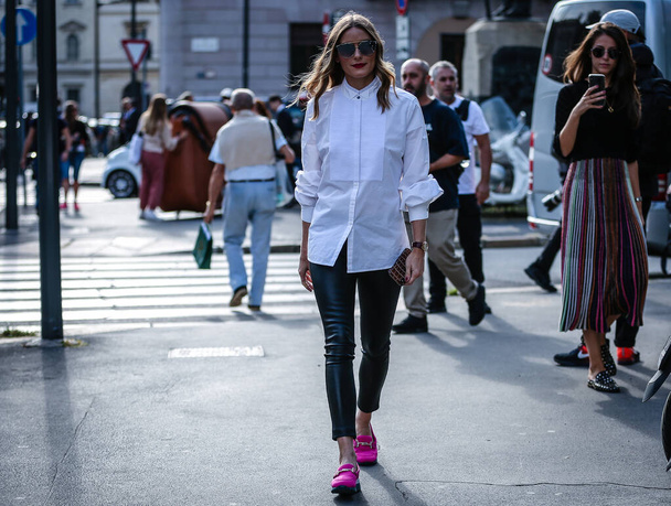 Milan, Italy- 20 Eylül 2019: Milano Moda Haftası sırasında Olivia Palermo sokakta. - Fotoğraf, Görsel