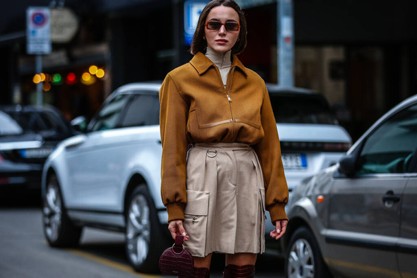 Mailand, Italien - 19. September 2019: Mary Leest auf der Straße während der Mailänder Modewoche. - Foto, Bild