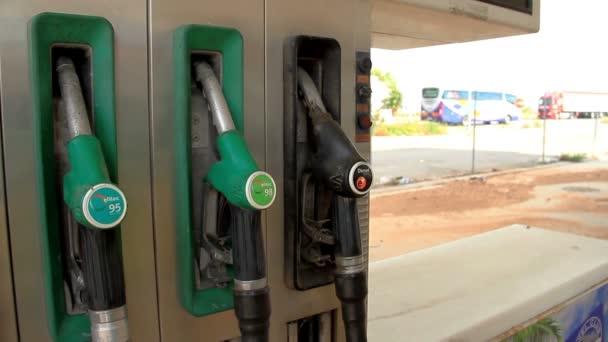 station essence fournisseur d'essence
 - Séquence, vidéo