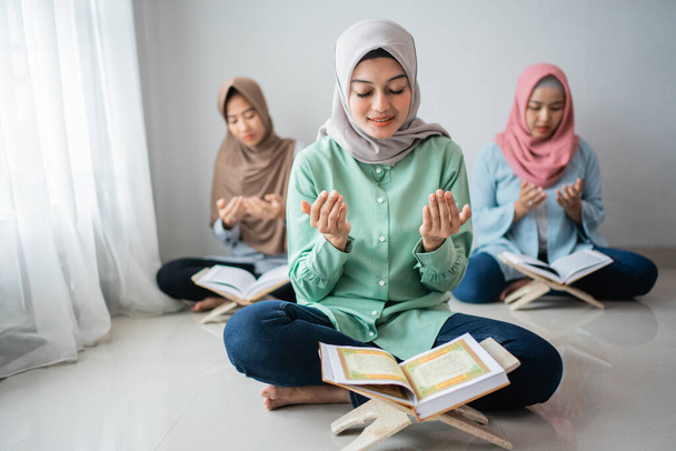 three Asian women sit and pray to give thanks to God - Photo, image