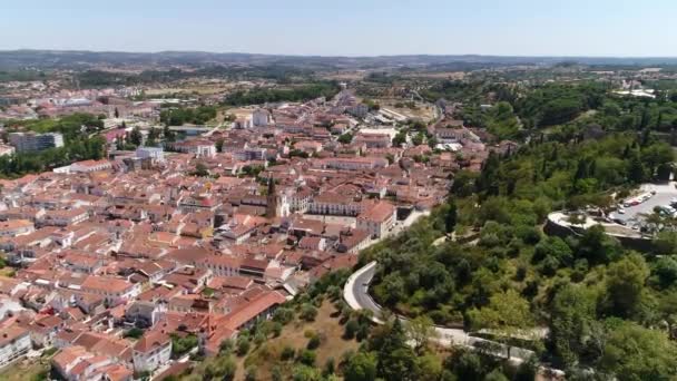 トマル・ポルトガルの歴史的中心部を飛行し - 映像、動画