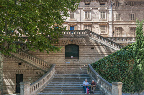 Escalera del Centro Cultural La Misericordia en un día soleado. Palma de Mallorca, Baleares (España)
) - Foto, imagen