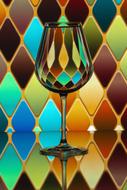 Um copo de água enfrenta um belo fundo - Foto, Imagem