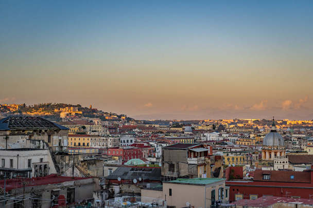 Napoli şehrine yukarıdan güzel bir bakış. - Fotoğraf, Görsel