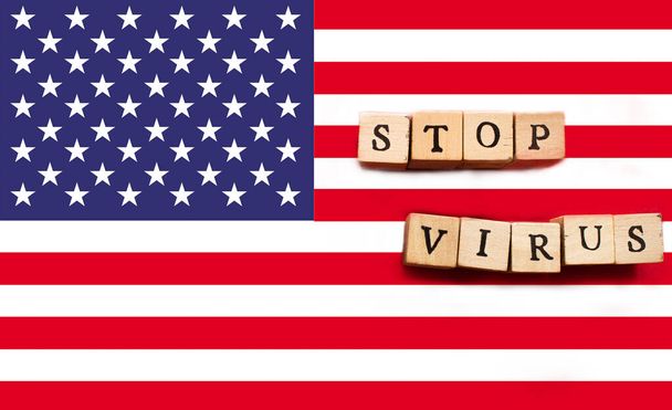 Nome da inscrição STOP VIRUS no fundo da bandeira americana Stop the spread of the VIRUS. COVID-19 Coronavirus Pandemia. Estados Unidos
 - Foto, Imagem