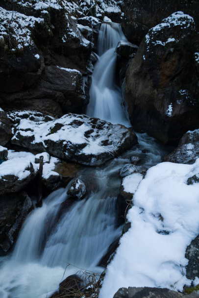 Paysage d'hiver, Rivière Cascade Pierres Glace Turquie Trabzon
 - Photo, image