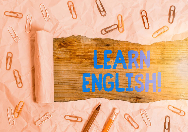 Szöveges jel mutatja angolul tanulni. Fogalmi fotó nyereség elsajátítsák a tudás az új nyelv tanulmányi. - Fotó, kép