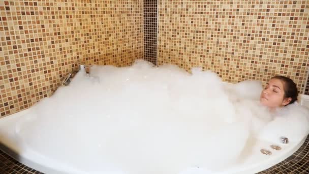 beautiful girl lies in bath with foam - Footage, Video