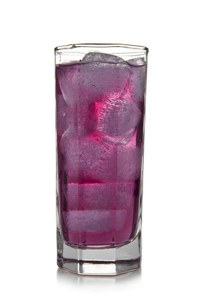 Bebida roja con hielo
 - Foto, Imagen
