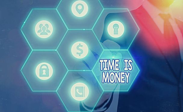 Psaní textu Time Is Money. Obchodní koncept pro čas je cenným zdrojem Dělat věci co nejrychleji. - Fotografie, Obrázek