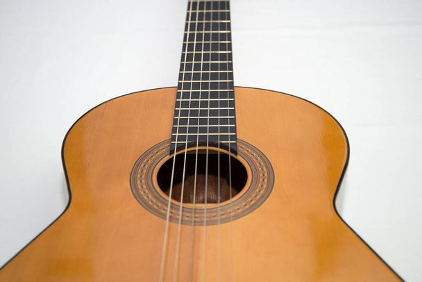 akustická kytara, detailní záběr, detaily kytary, izolované - Fotografie, Obrázek