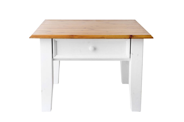 Vintage tabeli izolowane na białym tle. Rustykalny biały stół lub stolik do kawy.  - Zdjęcie, obraz