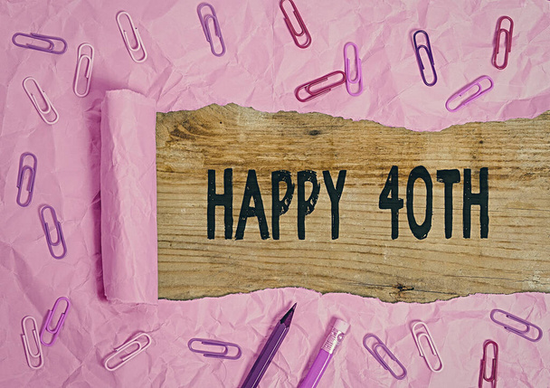 Schreiben Notiz zeigt glücklichen 40. Geschäftsfoto, das einen freudigen Anlass für ein besonderes Ereignis anlässlich des 40. Jahrestages darstellt. - Foto, Bild