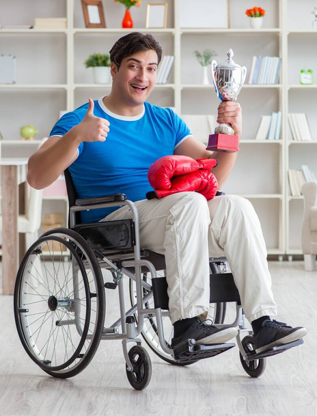Disabled boxer at wheelchair recovering from injury - Foto, imagen