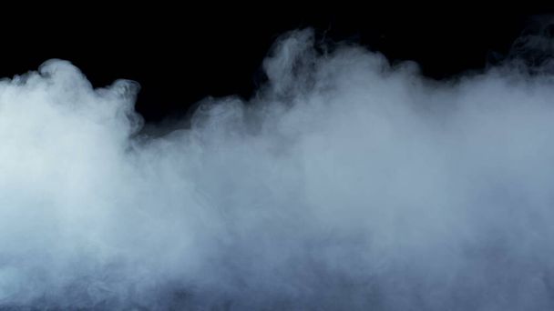 Foto de Nubes realistas, niebla, humo, neblina, niebla, vapor, humo, humo de hielo seco sobre fondo negro oscuro. Póster, Papel pintado, Textura, Banner, Still design
. - Foto, Imagen