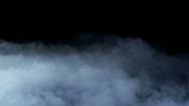 Фото реалістичних хмар, туману, вогню, туману, туману, пари, диму, сухого льодового диму на чорному темному тлі. Плакат, Шпалери, Текстура, Банер, Дизайн
. - Фото, зображення