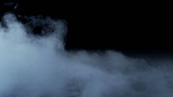Fénykép reális felhők, köd, füst, köd, köd, gőz, füst, száraz jég füst fekete sötét háttér. Plakát, tapéta, textúra, banner, Still design. - Fotó, kép