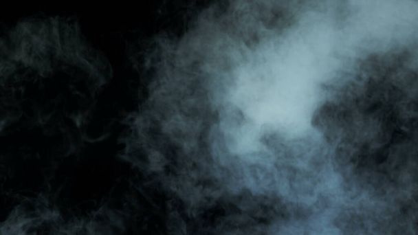 Foto van Realistische Wolken op zwarte donkere achtergrond. Een affiche. Behang textuur banner. - Foto, afbeelding