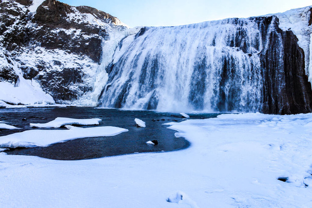 celand mostra-lhe uma paisagem selvagem, natural e autêntica cheia de cachoeira e glaciares durante todo o ano acima de tudo quando você vai no inverno
. - Foto, Imagem