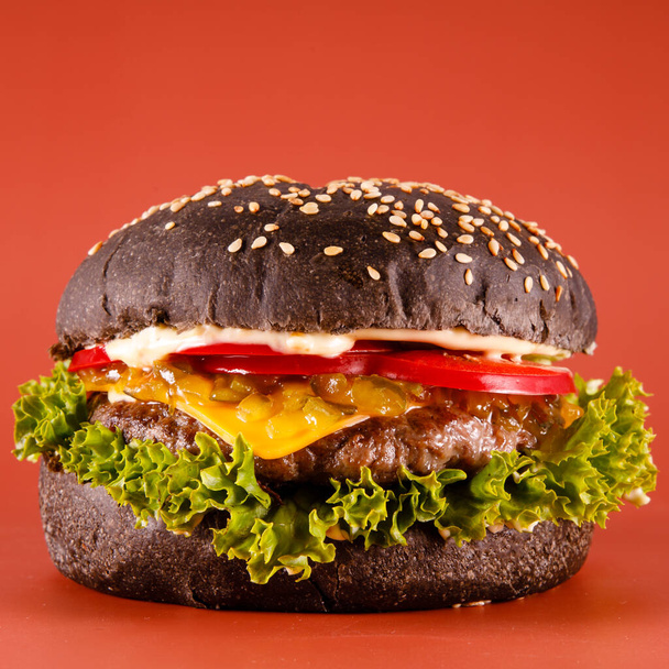 nagy és ízletes burger éttermi menühez1 - Fotó, kép