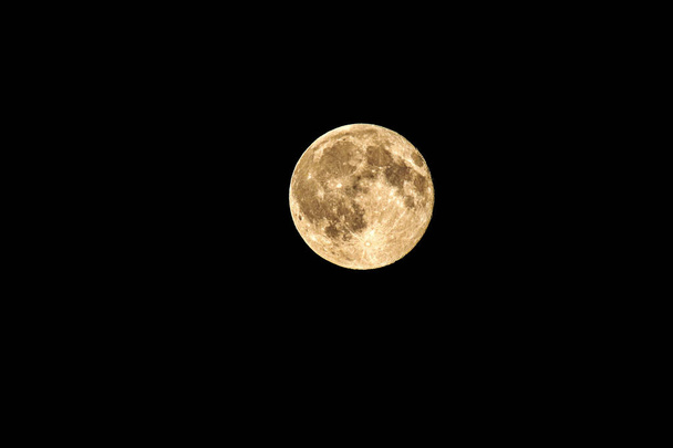 Lua cheia brilhante na noite livre do céu
 - Foto, Imagem