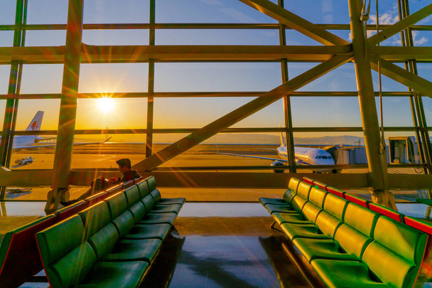 green seats in the airport - Foto, imagen