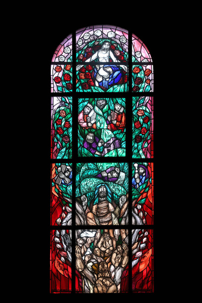 Genealogía de Jesús, vidriera de Sieger Koder en la iglesia de Santiago en Hohenberg, Alemania
 - Foto, Imagen