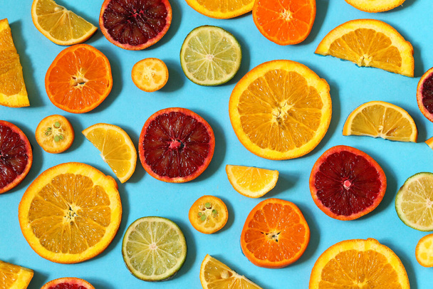 natural organic citrus fruits on a blue background - Foto, Bild