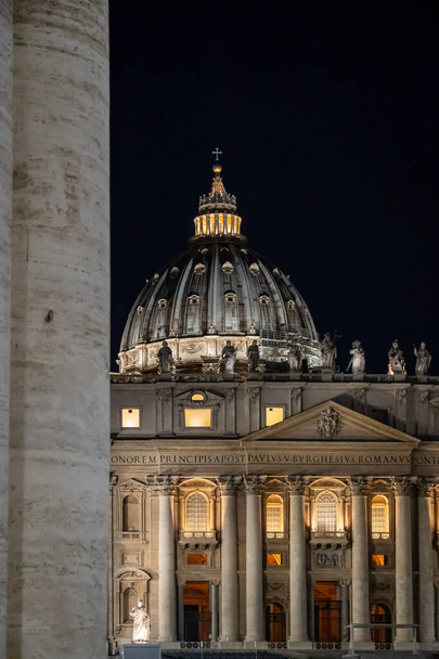 Vatikan, İtalya 'daki Aziz Peter Bazilikası' na bir göz atalım. - Fotoğraf, Görsel