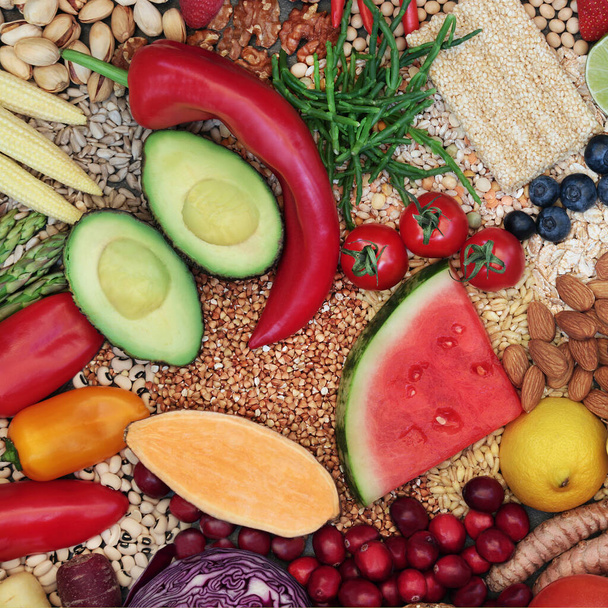 Веганський вибір продуктів харчування для здоров'я з імунним підсиленням продуктів харчування з високим вмістом антиоксидантів, білків, вітамінів, мінералів, антиоксидантів, клітковини, омега-3 і розумних вуглеводів. Етичне харчування для здорової планети концепції
.  - Фото, зображення