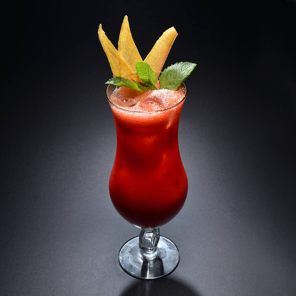 Alkoholinen cocktail baariin
 - Valokuva, kuva