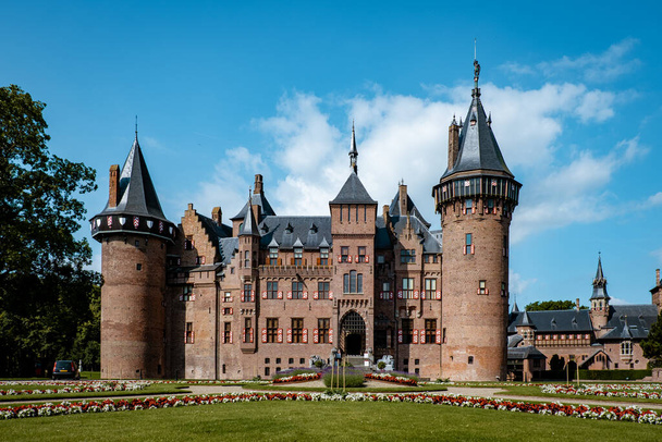 Kasteel de Haar Nederland Utrecht op een lichte kasteeltuin den Haar utrecht Holland - Foto, afbeelding