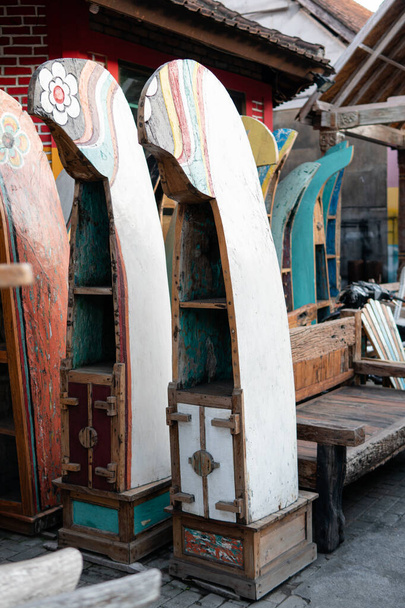 τουριστικές αγορές της νοτιοανατολικής Ασίας. Χειροτεχνία και μουσικά όργανα στις αγορές της Ινδονησίας - Φωτογραφία, εικόνα