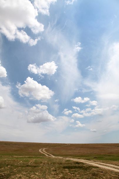 landweg en mooie wolken - Foto, afbeelding