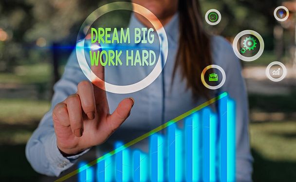Написание текста Dream Big Work Hard. Бизнес-концепция для себя и следуйте мечтам и целям
. - Фото, изображение