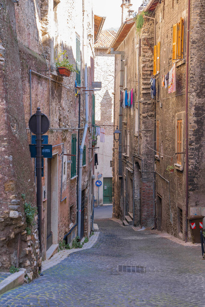 Cityscape in the old town of Tivoli in Lazio in Italy - Foto, Imagen