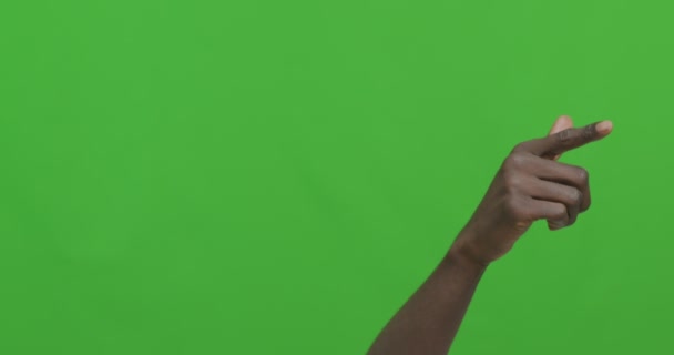 Mão masculina africana apontando para a câmera e pedindo para segui-lo
 - Filmagem, Vídeo