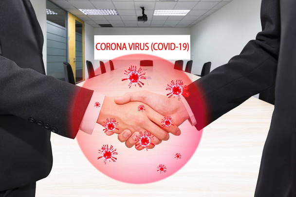 Covid-19とコロナウイルス,手の概念のウイルス.ヨーロッパの伝統的な手をコロナビラスで振るビジネスの人々。Covid19コロナウイルスおよびパンデミックウイルス症状. - 写真・画像