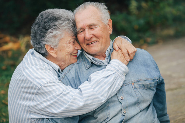 Beautiful old couple spent time together in a park - Photo, Image