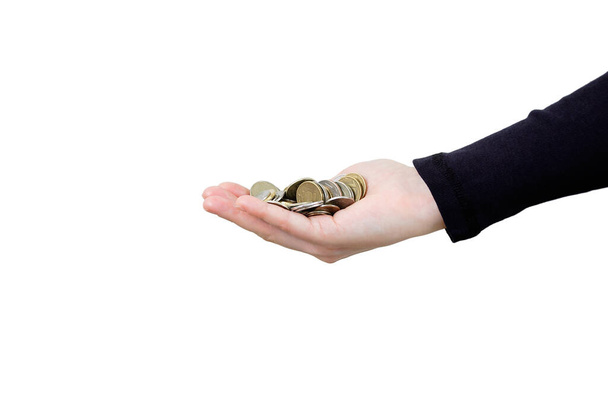 Eine Handvoll kleiner Metallmünzen in der Handfläche einer kaukasischen Frau. Weiße Isolation. - Foto, Bild