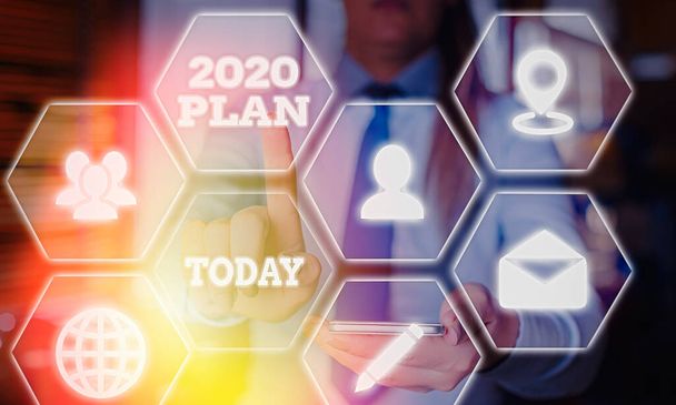 Handschriftliches Textschreiben 2020 Plan. Konzept bedeutet, Ihre Ziele und Pläne für das laufende Jahr oder 2020 festzulegen. - Foto, Bild