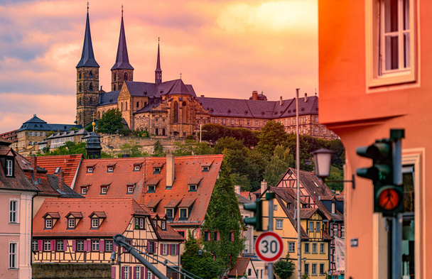 Bamberga città in Germania. Cattedrale e tramonto cielo nuvoloso sullo sfondo. Architettura e viaggi in Europa
 - Foto, immagini