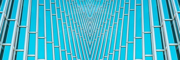 parte inferior panorâmica e perspectiva vista para o aço Tiffany vidro azul arranha-céus edifício alto, conceito de negócio de arquitetura industrial de sucesso
 - Foto, Imagem