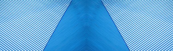 вид знизу панорамний і перспектива на сталеве блакитне скло висотних будівельних хмарочосів, бізнес-концепція успішної промислової архітектури
 - Фото, зображення