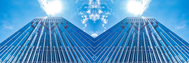 dessous panoramique et perspective vue à l'acier verre bleu gratte-ciel immeuble de grande hauteur, concept d'entreprise de l'architecture industrielle réussie - Photo, image