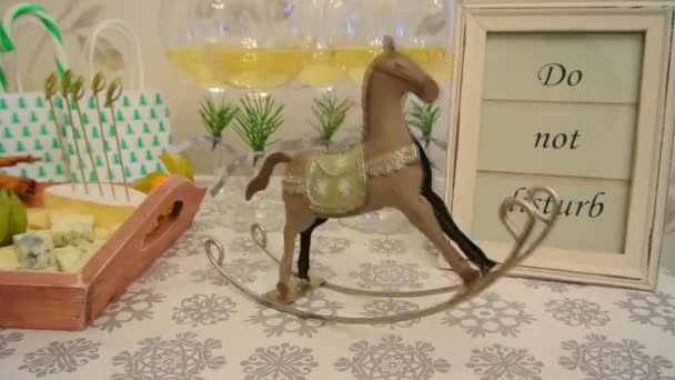 Cavallo a dondolo in metallo FullHD 1080p
 - Filmati, video
