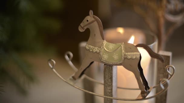 Cavallo a dondolo in metallo FullHD 1080p
 - Filmati, video