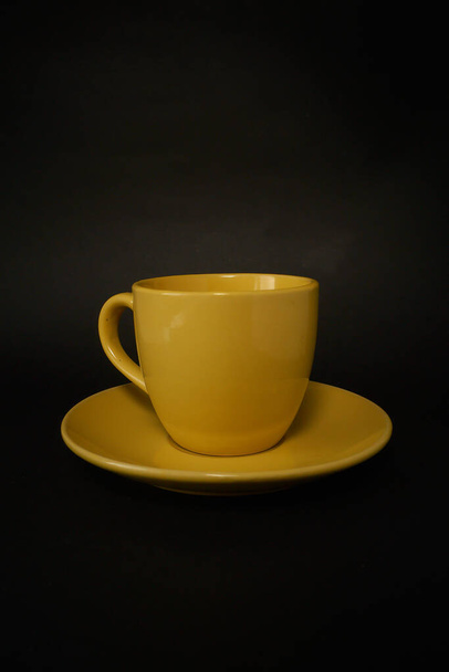 Yellow coffee cup with saucer - Foto, imagen