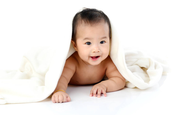 beautiful asian baby boy crawling on the floor - Zdjęcie, obraz
