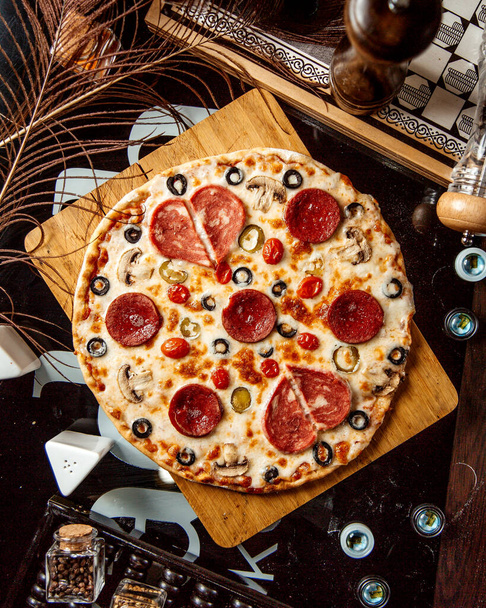 top view of pepperoni pizza with olive mushroom and cheese - Foto, Bild